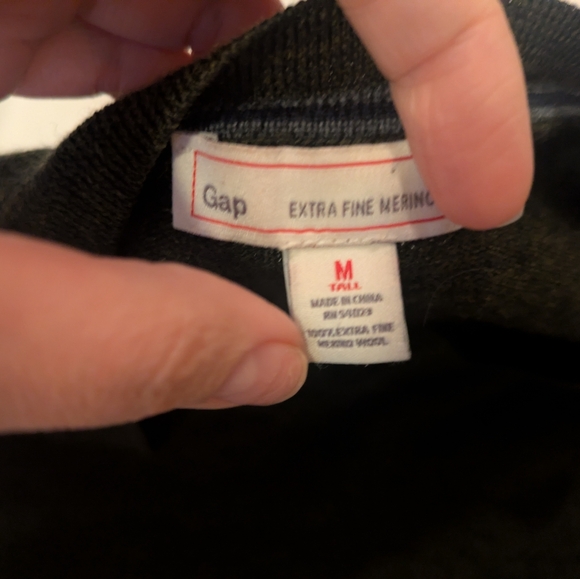 GAP Men's Tall Charcoal 100% Extra Fine Merino Wool Sweater - Picture 4 of 5